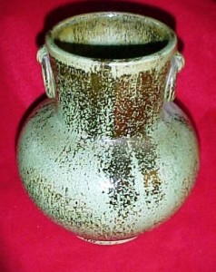 vintage-cole-pottery-nc-ring-handle-art-pottery This unsigned North Carolina ring handle art pottery vase with decorative ring lug handles on the top sides is advertised as made by Arthur Ray Cole in the 1940s.