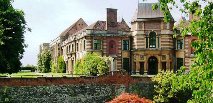 deco-dream-palace-main It may not look like it from the outside, but Eltham Palace is an Art Deco fan's dream.