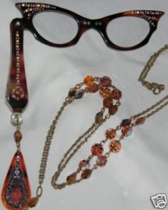 lorgnette-with-chain A lorgnette with chain.