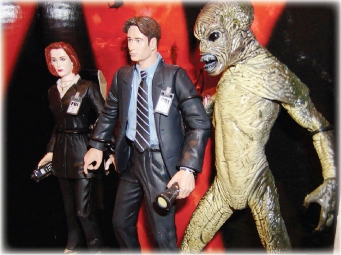 McFarlane Toys’ Scully, Mulder & Attack Alien figures McFarlane Toys’ Scully, Mulder & Attack Alien figures