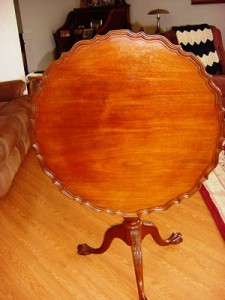 flat This tilt top table shows the pattern of flat cut Honduran mahogany. Flat cutting produces the pattern of steeples seen in this top.