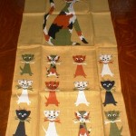 keefecatstwl6 Tammis Keefe did a series of linen towels and handkerchiefs with dog and cat themes. This momma cat and her kittens came in several different color schemes.