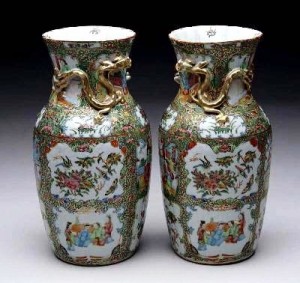 pair-of-chinese-export-vases-with-mandarin-and-famile-rose-decoration-ca-18th-c 18th-century vases with famille-rose decoration