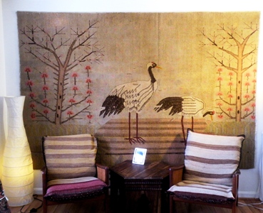 rug-on-wall The Velcro will allow even heavy rugs to be displayed on a wall.