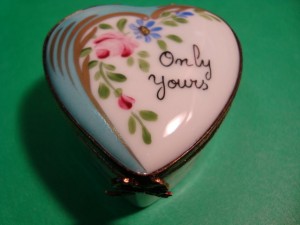 limoges-box-trinket Hand-painted Limoges trinket box