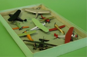 bertoia-lot-228-nine-tootsietoy-planes Nine Tootsietoy planes