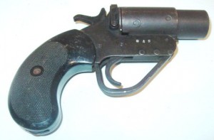 royal-air-force-flare-gun Royal Air Force flare gun