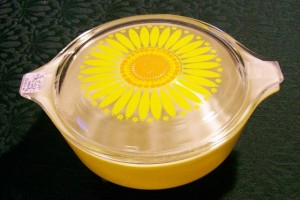 pyrex-daisy-casserole-by-corning Pyrex Daisy casserole by Corning
