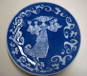 1972-royal-copenhagen-mothere28099s-day-plate 1972 Royal Copenhagen Mother's Day plate