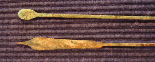 blogromanscalpels The blades of these two scalpels demonstrate the leaf shape of ancient (circa 300 B.C.) scalpels. Their wood or bone handles have long since disappeared.