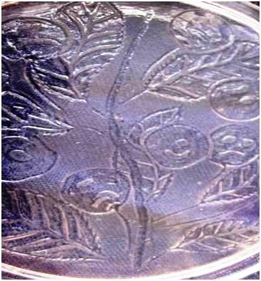 cherry-blossom-x The leaves, cherries and stems in the reproduction Cherry Blossom butter dish base appear to have been hand-drawn. Additionally, the leaves do not extend to the edge of the dish, nor does the stem; they leave approximately a quarter-inch of empty space around the dish.