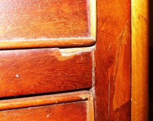 drawer-problem This veneer problem is not a veneer problem at all. It is a drawer problem. The drawer must be fixed before the veneer can be fixed.