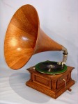 music-machine Oak Victor music machine, by Victor Talking Machine Co., Type D, circa 1900-1920 ($4,290).