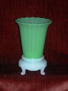 vase This fine green opaque vase on an Oriental-style stand is sure to spark keen bidder interest.