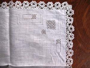 tatting7 Another early handkerchief with a tatted edge.