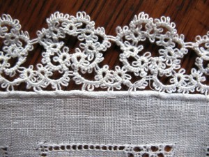 tatting8 Close-up of the fine tatting on this handkerchief. The fineness of this tatting is typical of pieces from the early 1900s.