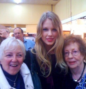 taylor swift photo 1 Taylor Swift with dealer Marilyn Haley (left) and Bea Starr at the Music Valley and Tailgate Shows in Nashville.