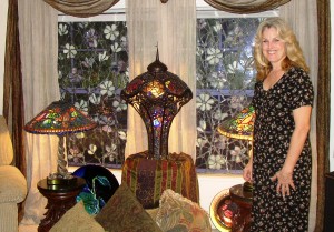Dee Dee Corey Dee Dee Corey, a staple at the West Palm Beach Antiques Festival, will again be offering her glass creations at the upcoming February West Palm Beach Antiques Festival, Feb. 5-7, 2010.