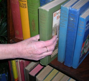 DSCN0337 Sliding a book off of a shelf.