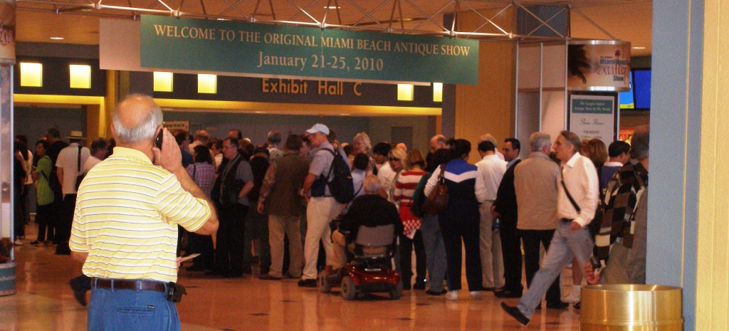 P1220542 There were lines of people at the doors on opening day of the Original Miami International Antiques Show. So many people, in fact, that show officials were forced to open early to control the crowd. That is a very good sign for all of us dealers.