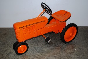Case tractor A gorgeous Case tractor, red, in mint condition will go under the gavel.