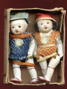 img452 1 This pair of pre-war Japanese dolls was still in their original cardboard box.