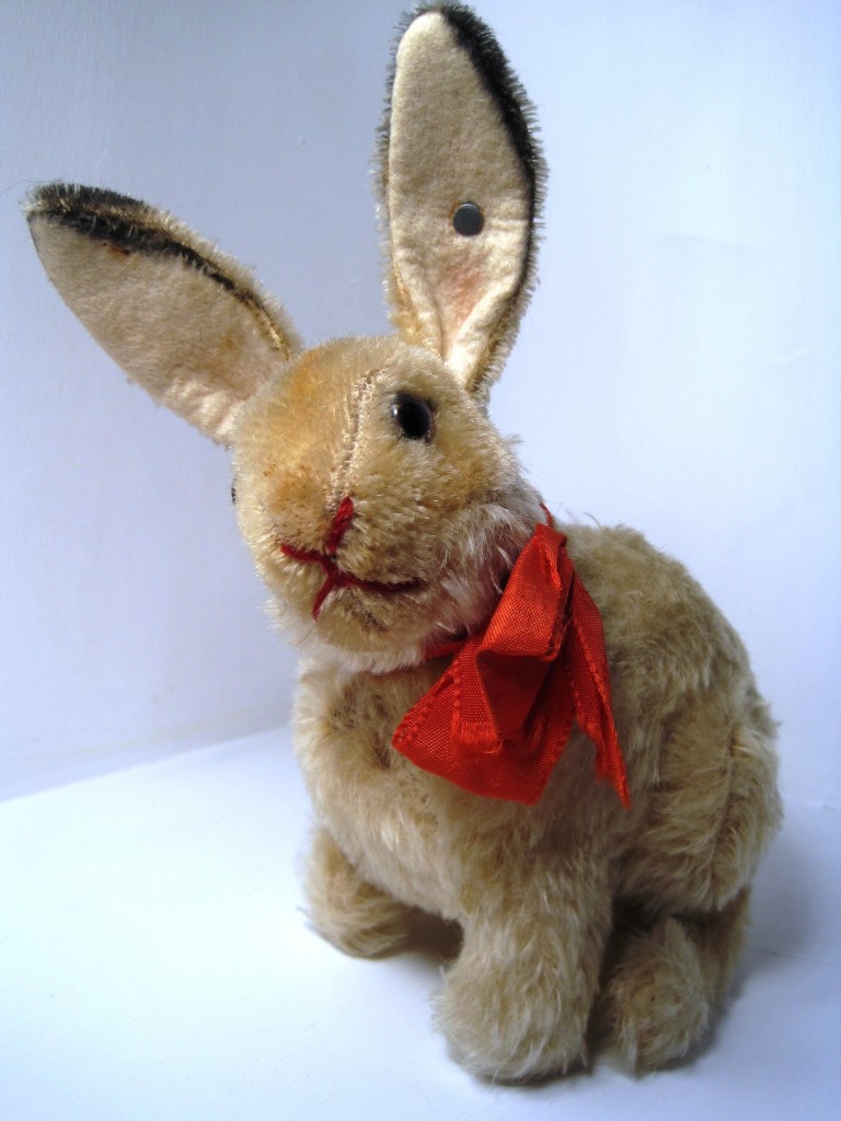 1949_c This 18-centemeter maize mohair Easter Rabbit was only produced in 1949 and was one of the very first Steiff items produced after the Giengen factory reopened after the Second World War.