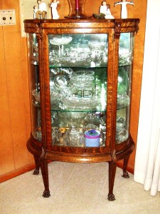China cabinet This elegant turn-of-the-century quarter-sawn oak china cabinet certainly benefited from refinishing.