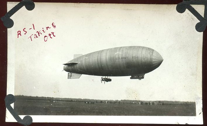 img546 The US Army dirigible RS-1 at Scott Field in Illinois.