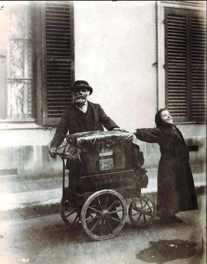 Joueur d’Orgue Leading the collection is a masterwork by Eugène Atget—one of Atget’s best-known works, “Joueur d’Orgue” (Organ Grinder)—could bring $100,000 to $150,000.