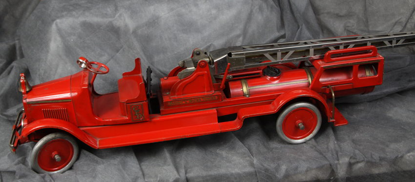 BuddyLWaterTowerTruck This fully functional 1936 Buddy ‘L’ #28 Water Tower Truck, measuring 45 inches long, is estimated to bring between $3,800 and $4,200 in a massive, two-weekend sale featuring the toy collections of a five-brother Midwestern family.