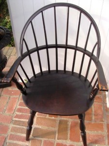 Sack back This is variation of hoop back is called a “sack back.” It is an American chair.