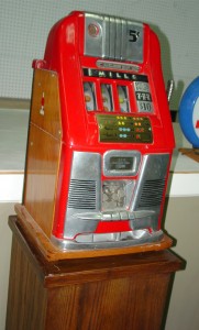 Mills slot machine Mills Novelty Company $10 slot machine, Special Award 777, in good working condition will be among the lots up for bid.