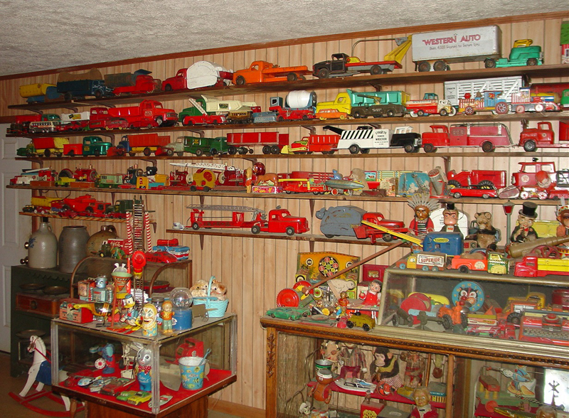 FREE APPRAISALS ~ ANTIQUE TOY CARS ~ ANTIQUE TOY TRUCKS