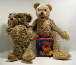 zotty novelies Zotty was produced in many novelty forms, including this 17 cm sleeping Floppy Zotty (1954-1969); 30 cm pajama bag (1970-1976); and long legged 40 cm Zolac (1964-1966).