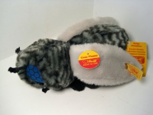 flappy Steiff’s 20-cm soft plush Flappy Fly from 1994, only the only year it was made. Note his bizarre eyes made of cobalt blue fabric printed with black hexagons.