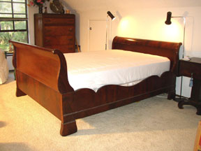 Sleigh bed