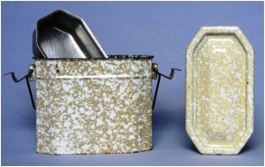 enameled lunch pail 2