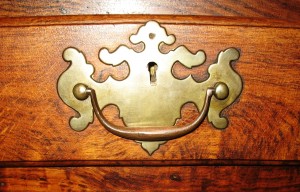 Drawer pull