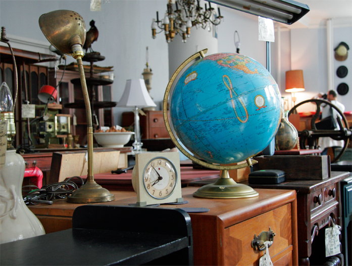 globe.clock.firnishgreen