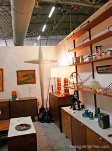 2.BroadwayAntiqueMarketBooth.Picked.Clean