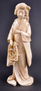 Desirable-Japanese-carved-ivory-Geisha