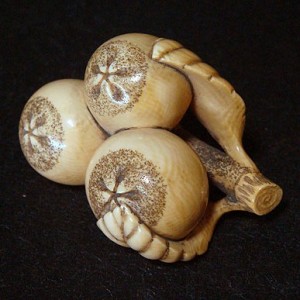 Ivory_netsuke_acorns_Made_between_1860-1870