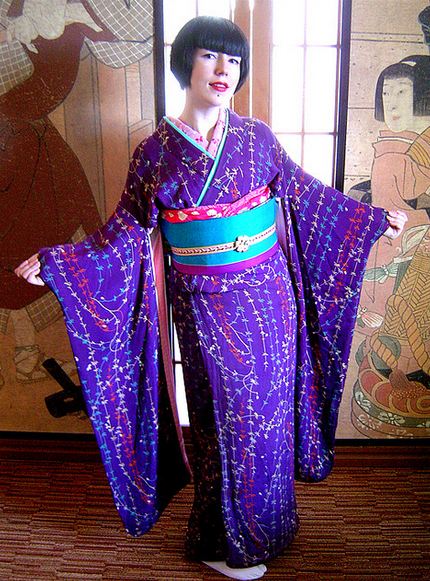 Taisho era purple furisode hikizuri