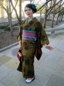 front Vintage tsuzumi meisen kimono with hakata obi