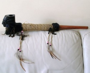 NATIVE AMERICAN INDIAN WOODEN PEACE PIPE