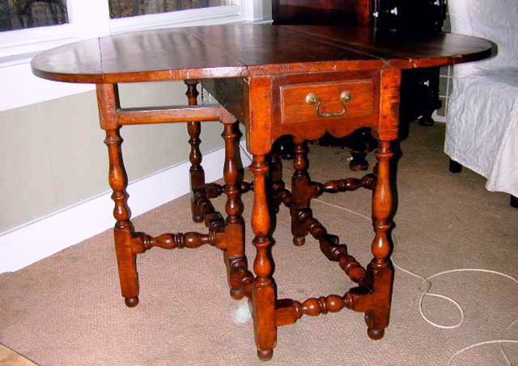Gateleg table