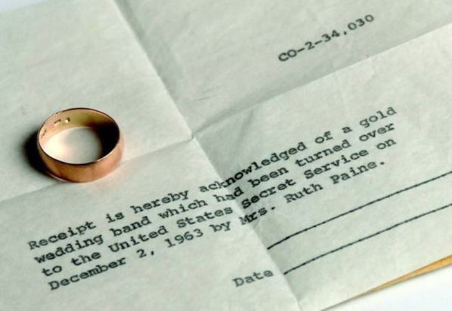 Oswald’s wedding ring