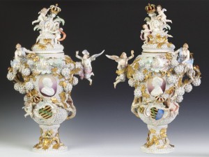Meissen urns