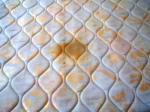 Photo 1 Dirty mattress